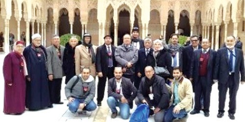 الحازمي مع عدد من أعضاء مركز الملك عبدالله الدولي للغة العربية-أسبانيا