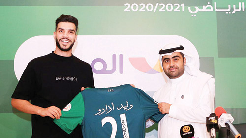  أزارو والعوهلي وبينهما تيشرت الاتفاق