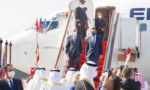 وفد إسرائيلي يصل إلى المنامة في أول رحلة مباشرة من تل أبيب 