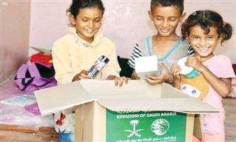توزيع حقائب النظافة الشخصية على الأيتام في اليمن 