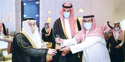 أمير منطقة الرياض يكرم الفائزين بمسابقة تطوير موقع «جبل أبو مخروق» 