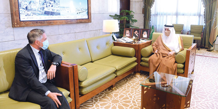  الأمير فيصل بن بندر خلال استقباله السفيرالأوروبي