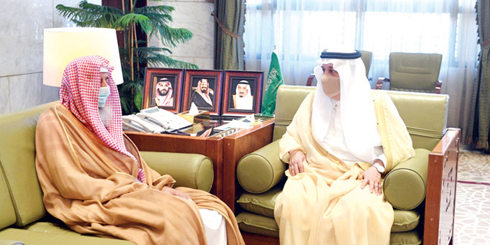  الأمير فيصل بن بندرخلال استقباله سماحة المفتي