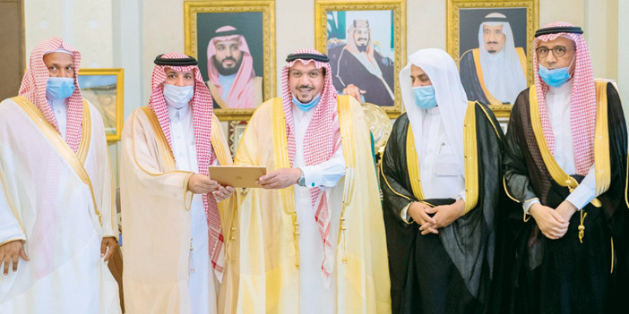  أمير القصيم ملتقياً رئيس وأعضاء مجلس جمعية العناية بالمساجد