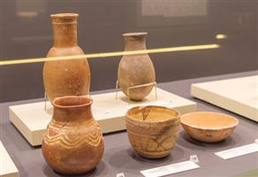 جرار وأوعية فخارية من الألف الأول قبل الميلاد 