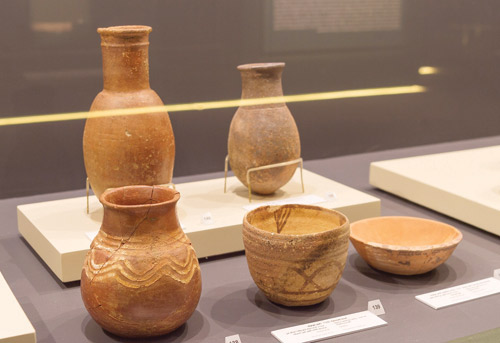  جرار وأوعية فخارية من الألف الأول قبل الميلاد