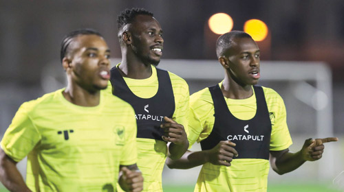  لاعبو الاتحاد احتفلوا بسعود عبد الحميد