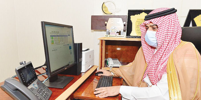 وكيل إمارة منطقة حائل عادل آل الشيخ خلال تدشين نظام التعاملات الإلكترونية