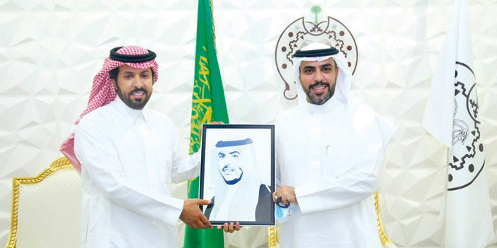  مدير ميدان الفروسية بالمجمعة يكرم المهيدب