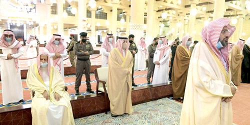  أمير منطقة الرياض يؤدي صلاة الاستسقاء