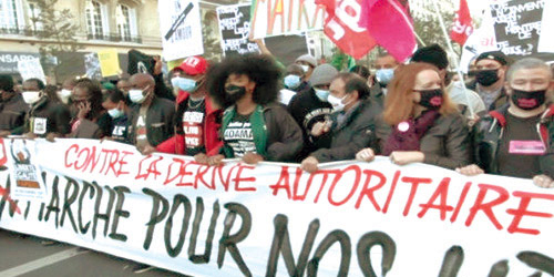 تظاهرات واسعة وأعمال عنف في فرنسا رفضاً لقانون أمني 