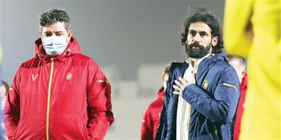 حسين عبد الغني يباشر مهامه الجديدة في النصر باجتماع مع فيتوريا واللاعبين 