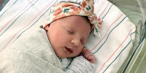 ولادة طفلة أمريكية من جنين مجمّد منذ أكثر من 27 عاماً 