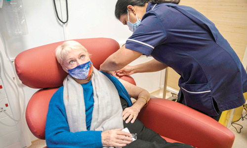 بريطانيا تبدأ التلقيح ضد كوفيد - 19 