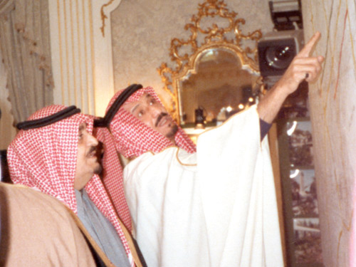 الأمير (الملك) سلمان يستعرض المشروعات مع الملك فهد - رحمه الله