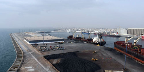 ميناء جازان يستقبل أول شحنة أنعام من البرازيل 