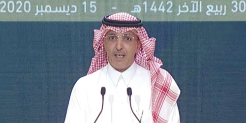  وزير المالية متحدثا خلال المؤتمر الصحفي