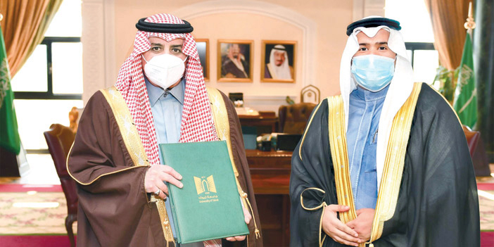 الأمير فهد بن سلطان يستقبل عضوي هيئة تدريس بجامعة تبوك تبنت G20 بحثيهما العلميين 