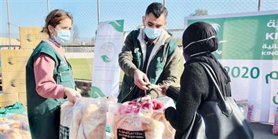 مركز الملك سلمان للإغاثة يواصل توزيع كسوة الشتاء للمحتاجين في لبنان 