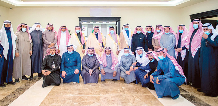  لقطة جماعية مع سموه عقب جلسة المجلس البلدي لأمانة منطقة القصيم ببريدة