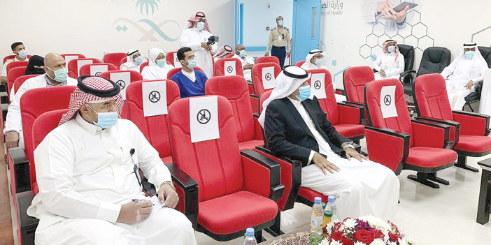  القحطاني يحضر الحفل