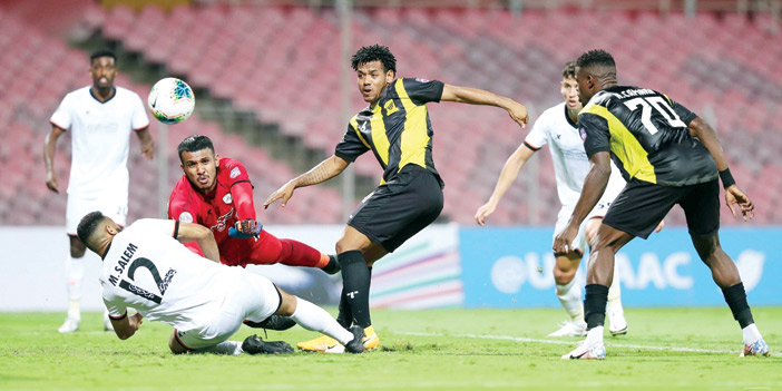  لقطة من مباراة الاتحاد والشباب في البطولة العربية