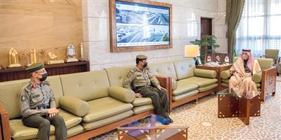 الأمير فيصل بن بندر يستقبل مدير عام جوازات منطقة الرياض 