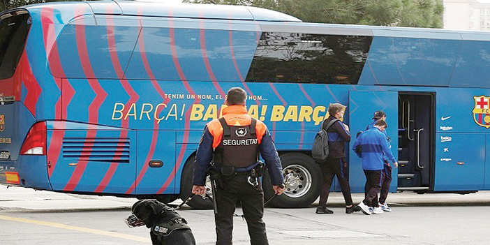 30 ألف يورو تجبر برشلونة للسفر بالحافلة 