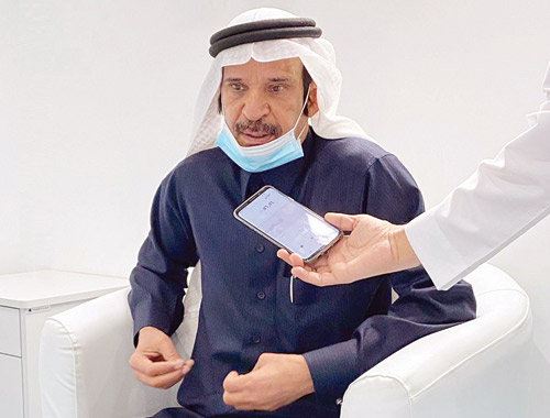  الأستاذ خالد المالك يصرح لإعلام وزارة الصحة بعد أخذه اللقاح