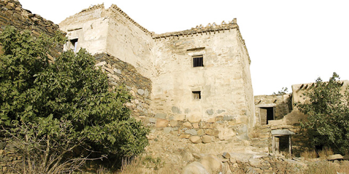 قرية الظفير شاهد تاريخي على تراث الباحة العمراني