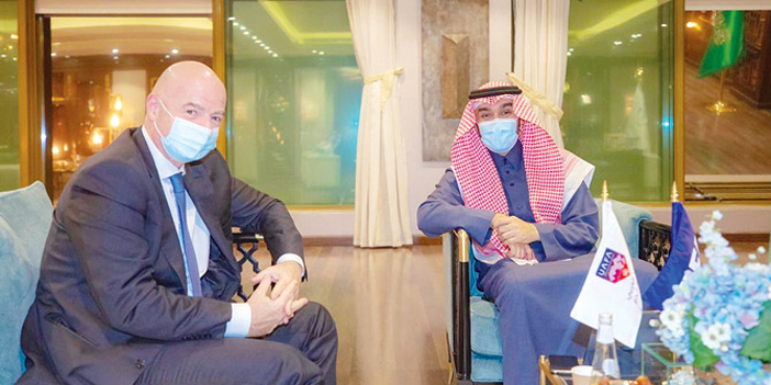  الأمير عبدالعزيز الفيصل مع رئيس الفيفا