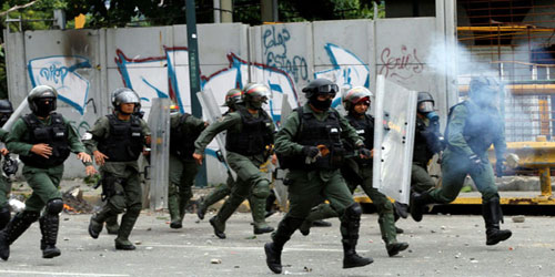 مقتل 23 شخصاً في عملية للشرطة بفنزويلا 