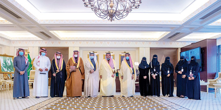  من استقبال سموه لمحافظ الرس وفريق غدق التطوعي