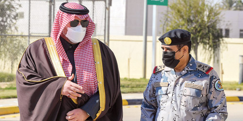  أمير منطقة الحدود الشمالية خلال تفقده القطاع