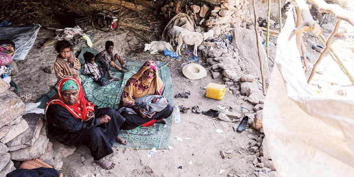  أطفال مع عائلتهم يسكنون الكهوف هرباً من الانتهاكات الحوثية