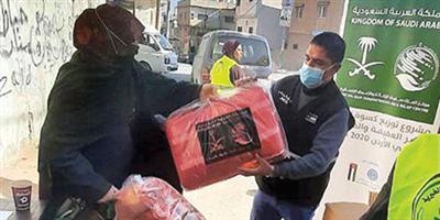مركز الملك سلمان يواصل توزيع الكسوة من اللاجئين الفلسطينيين 