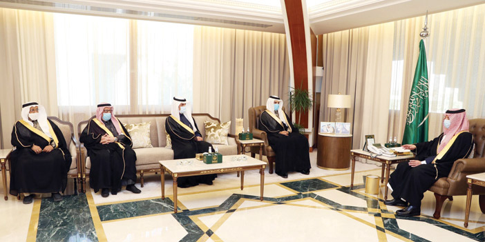  سموه يلتقي مجلس الأمناء