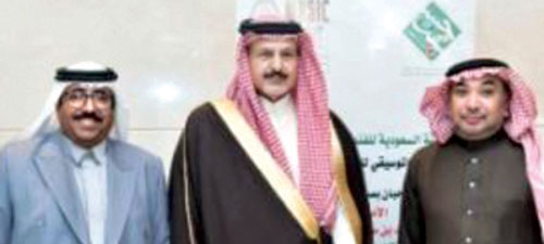  الأمير فيصل بن محمد والشاعر د. صالح الشادي ود. سعود المصيبيح