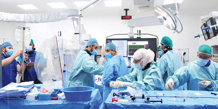  الفريق الطبي خلال إجراء العملية
