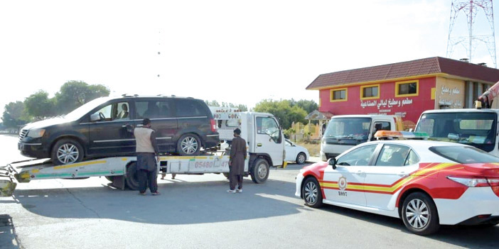  رفع إحدى المركبات المهملة