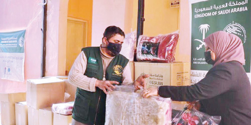  جانب من توزيع المساعدات
