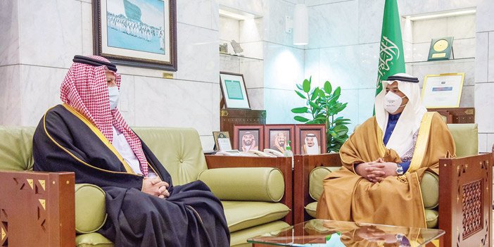  نائب أمير منطقة الرياض مستقبلا رئيس هيئة الرقابة ومكافحة الفساد
