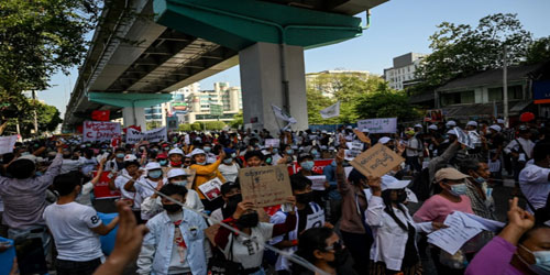 عشرات الآلاف من المتظاهرين في شوارع بورما لليوم الخامس 