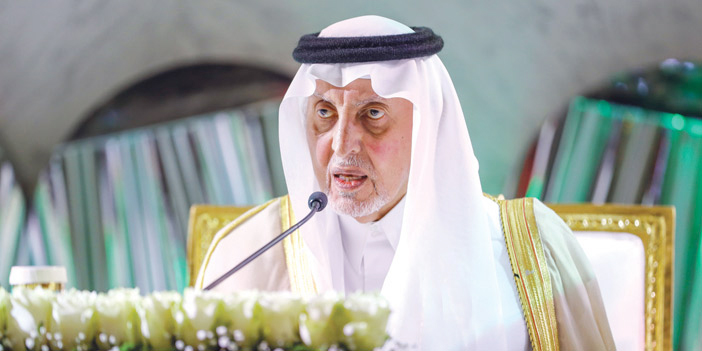 الأمير خالد الفيصل خلال رعايته إعلان الفائزين بالجائزة في دورتها الـ43