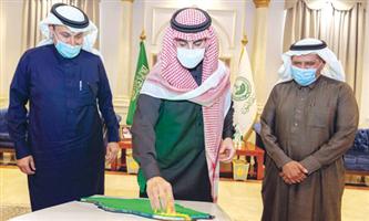 الأمير فيصل بن نواف يدشن عددا من مشروعات الطرق في منطقة الجوف 