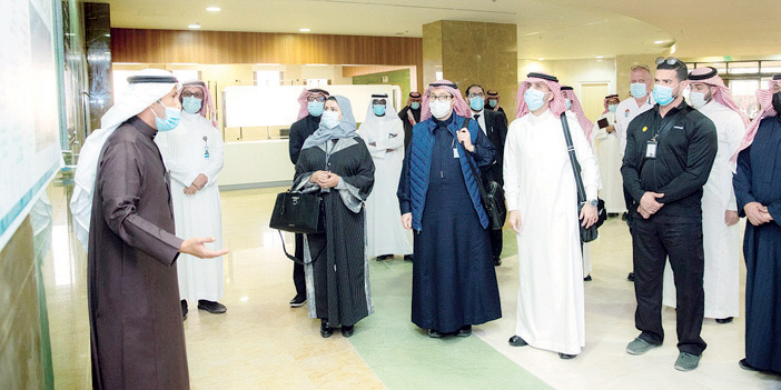  الوفد الزائر يطلع على خطة العمل بالمستشفى الجامعي