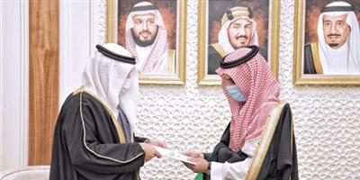 خادم الحرمين تلقى رسالة خطية من أمير الكويت تتعلق بتعزيز العلاقات 
