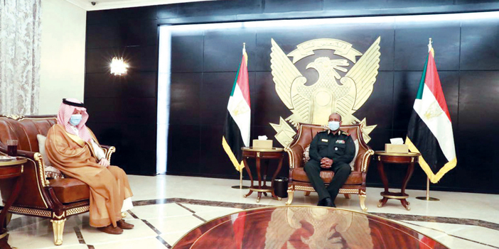 رئيس الانتقالي السوداني بحث مع قطان المستجدات الإقليمية والدولية 