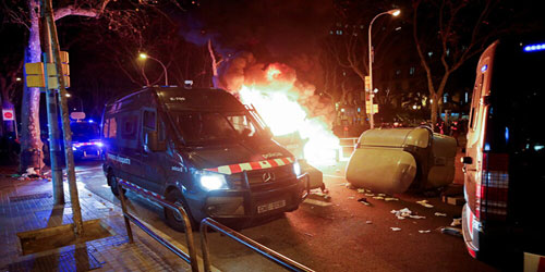 تجدد المواجهات بين محتجين والشرطة في إسبانيا 