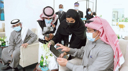 د. آل الشيخ خلال تدشينه مقر شركة تطوير للمباني